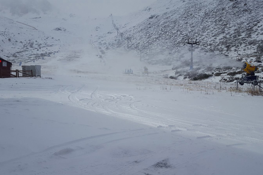 Imagen del miércoles 29, comenzando la producción de nieve en el Sector Cebolledo.