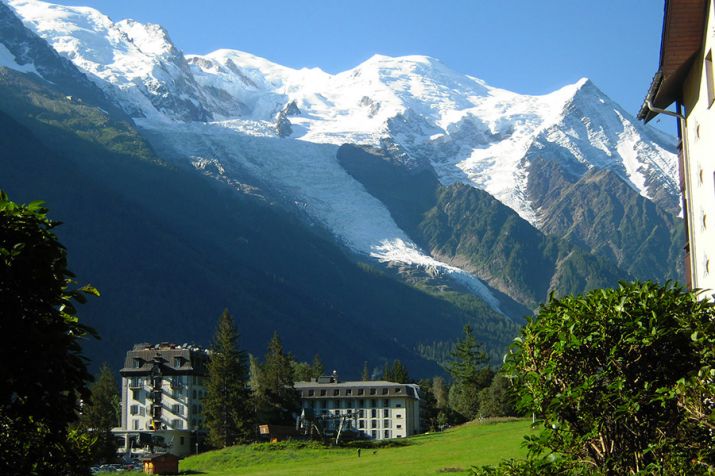 Chamonix con el Mont Blanc al fondo