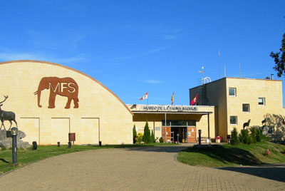 Exterior del Museo de la Fauna Salvaje, en Valdehuesa.