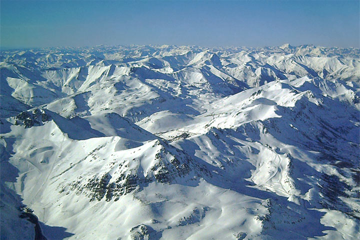 Vista aérea de las estaciones de San Isidro y Fuentes de Invierno.