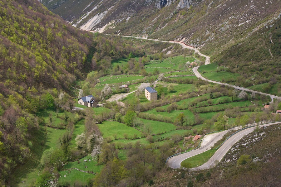 Acceso desde el Principado de Asturias al Puerto de San Isidro.